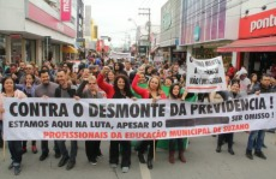 Manifestação em Suzano leva mais de 200 pessoas ao centro