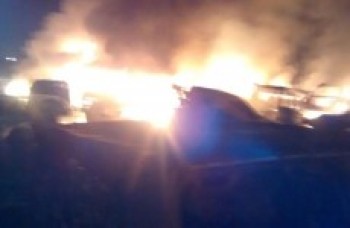 Incêndio danifica carros