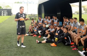 Mancini promete 'intimidar' o Corinthians para domingo