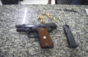 PM apreende armas em Suzano e Mogi