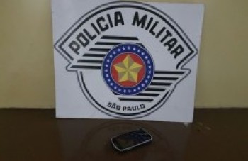 Menor é detido com celular roubado: