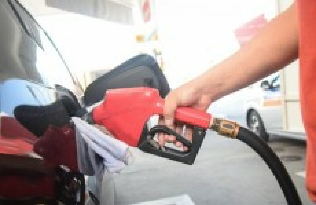 Gasolina tem reajuste 4% e o diesel de 5%