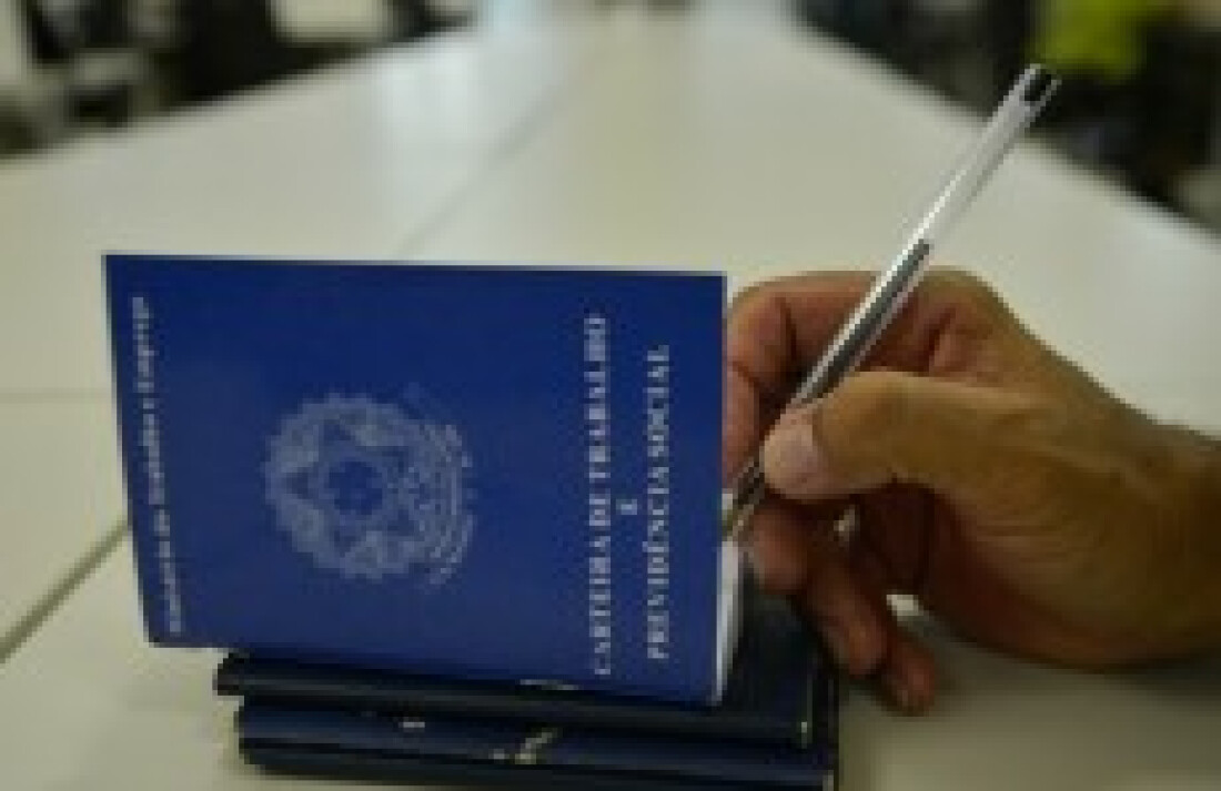Cai os pedidos para seguro-desemprego