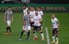 Corinthians e Santos empatam em jogo fraco
