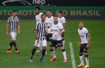 Corinthians e Santos empatam em jogo fraco