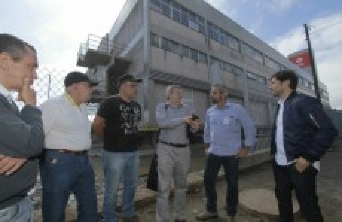 Esboço de passarela deve ser entregue em menos de 30 dias