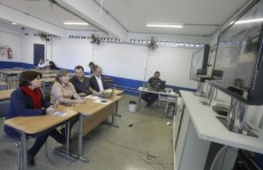 Alunos conhecem programa através de videoconferência