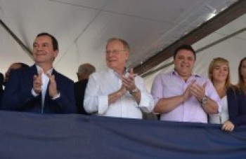 Duas mil pessoas assistem desfile cívico em Biritiba