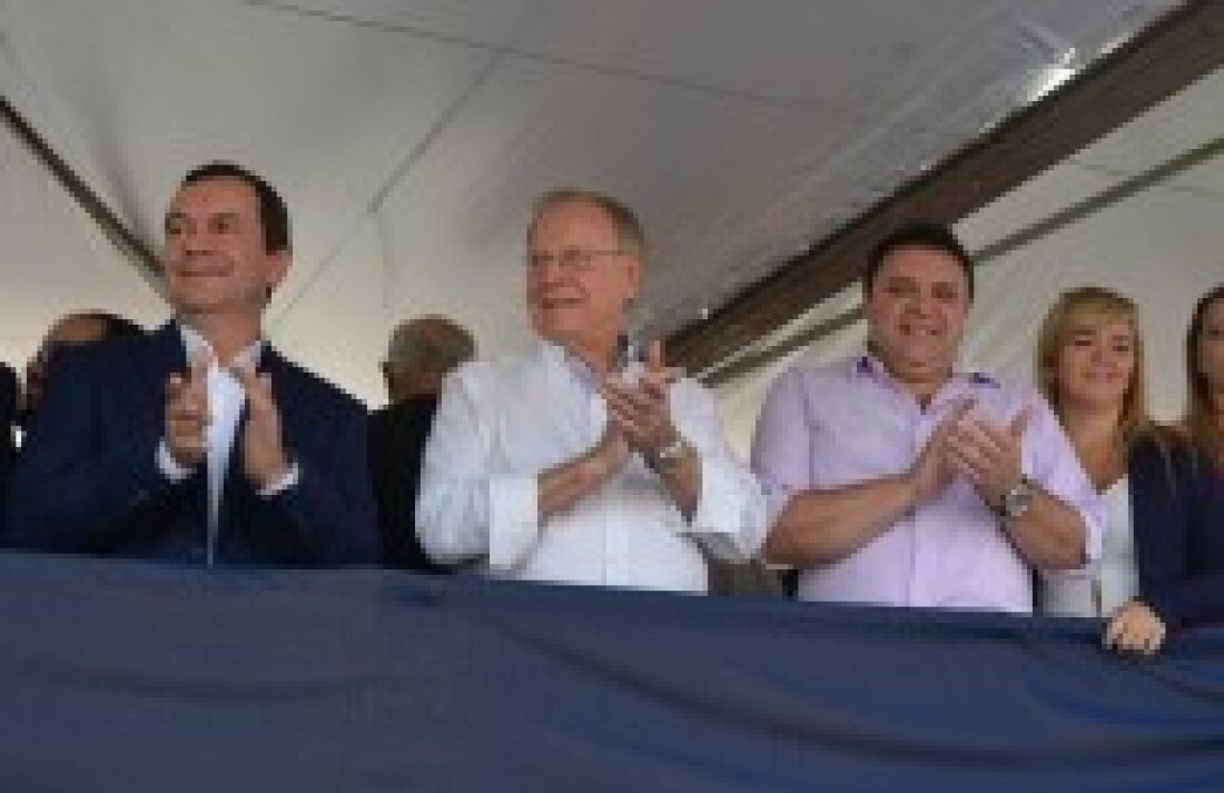 Duas mil pessoas assistem desfile cívico em Biritiba