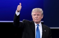 Após confirmação de Covid-19, Trump é internado com febre