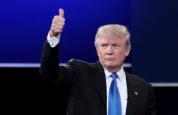 Após confirmação de Covid-19, Trump é internado com febre