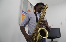 Barbosa festeja cinco décadas dedicadas à música em Mogi