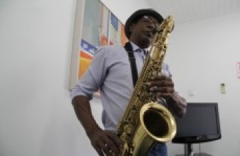 Barbosa festeja cinco décadas dedicadas à música em Mogi