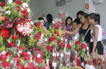 Comércio ficou movimentado na véspera de Dia das Mães