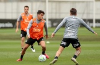 Antes sólida, defesa vira dor de cabeça no Timão