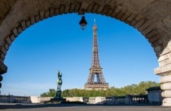 Torre Eiffel é esvaziada
