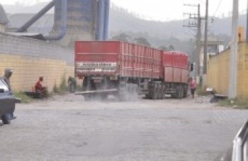 Tráfego intenso de caminhões em Brás Cubas irrita moradores
