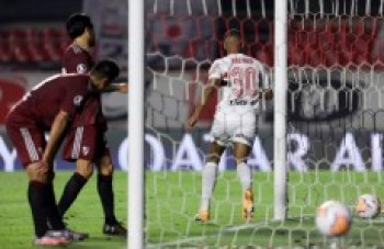 São Paulo só empata com o River Plate no Morumbi