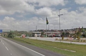 Bandidos agridem frentista na SP-70