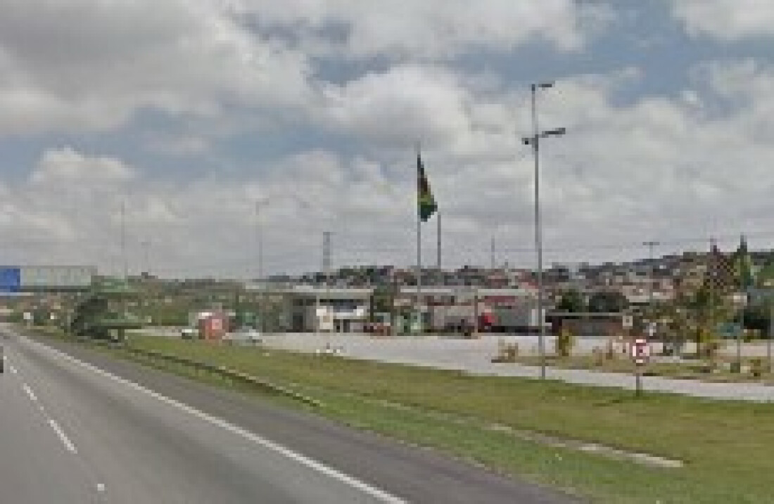 Bandidos agridem frentista na SP-70