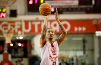 Mogi Basquete fecha com ala americano