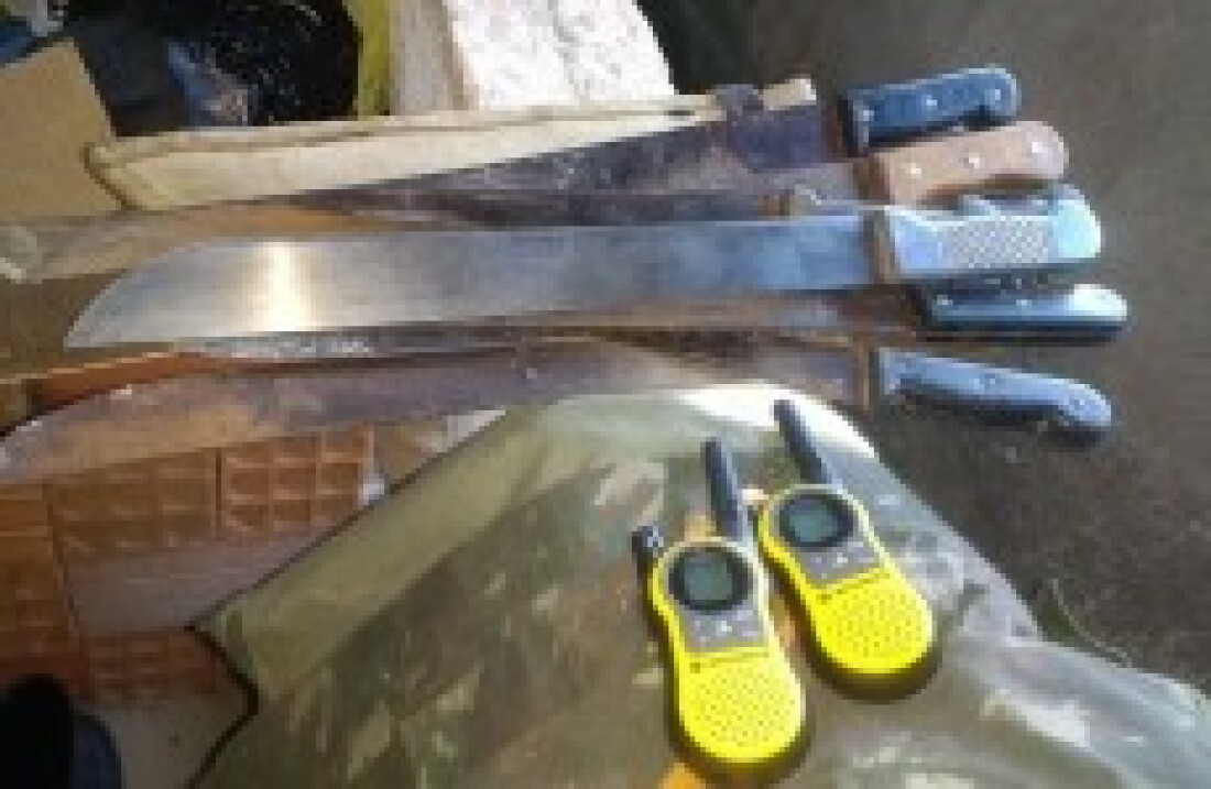 PM apreende armas e carne de animais