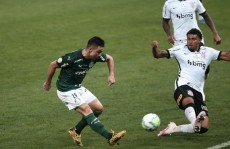 Palmeiras bate Corinthians por 2 a 0 e afunda rival na crise