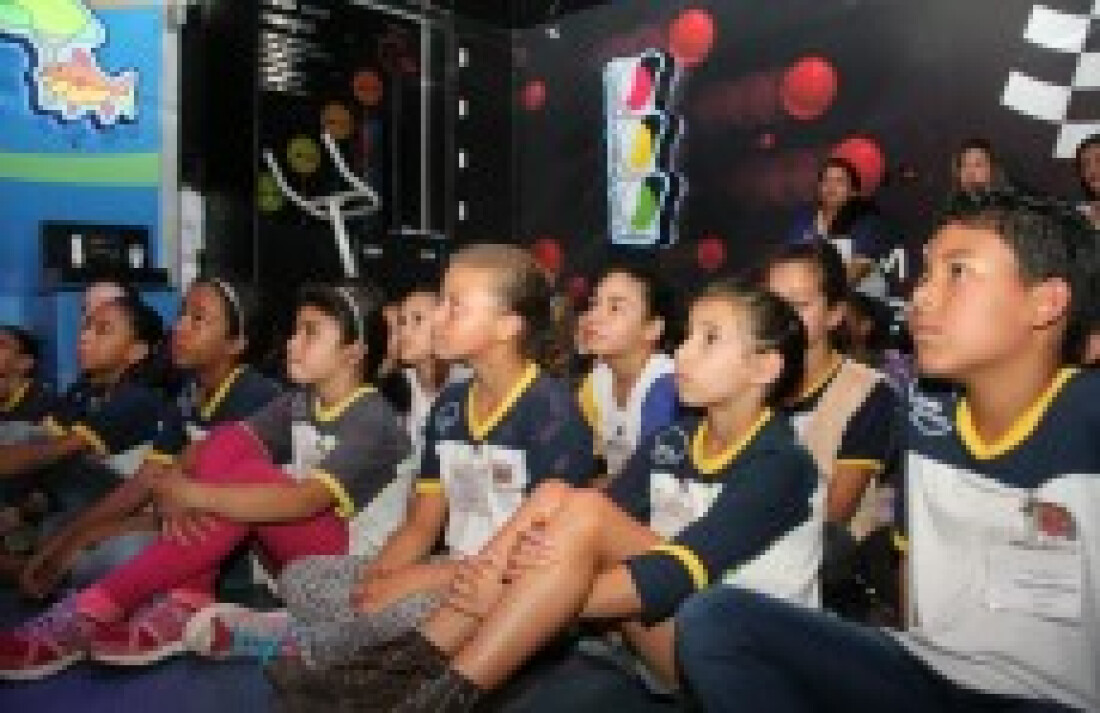 Caminhão da Boa Energia ensina sobre uso consciente