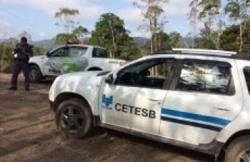 Prefeitura embarga obras clandestinas