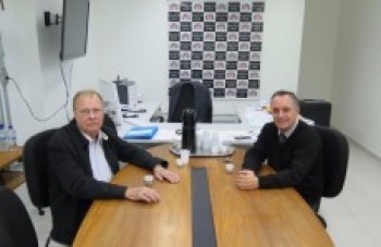 Deputado se reúne com delegado seccional: