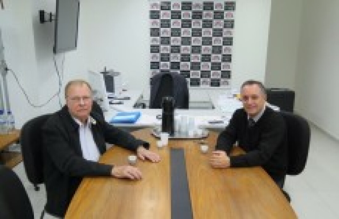 Deputado se reúne com delegado seccional: