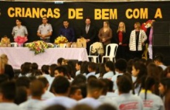 Proerd faz formatura de 250 alunos