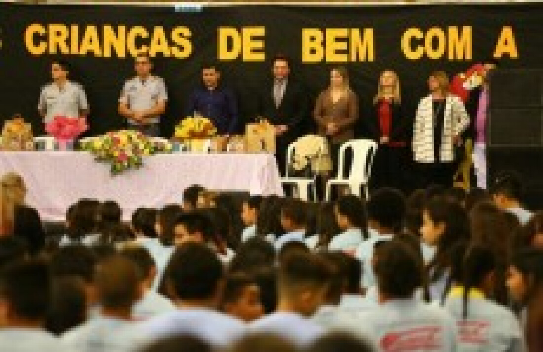 Proerd faz formatura de 250 alunos
