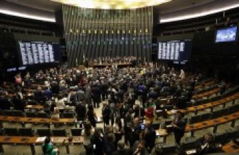 Senado oficializa defesa para reeleição