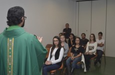 Amigos e parentes se emocionam em missa