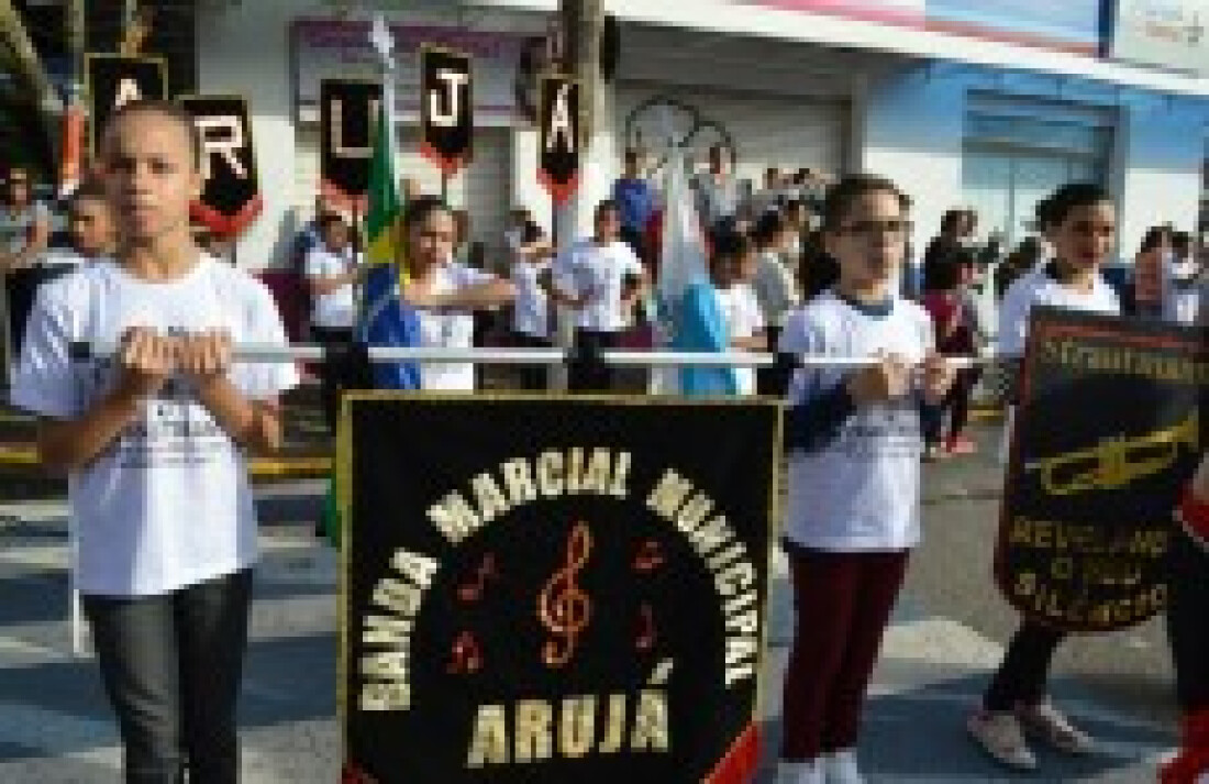Desfile marca aniversário de Arujá