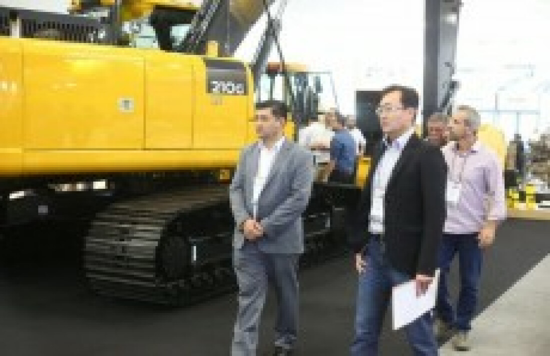 Ashiuchi conhece máquinas e tecnologias em evento