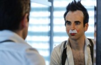 Espetáculo apresenta o olhar de um palhaço