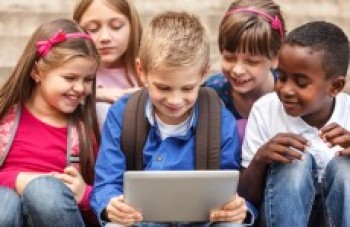 Crianças precisam de regras no tempo de uso das mídias