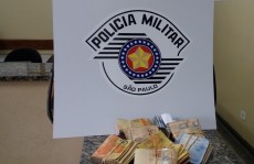 Casal é detido com dinheiro do tráfico