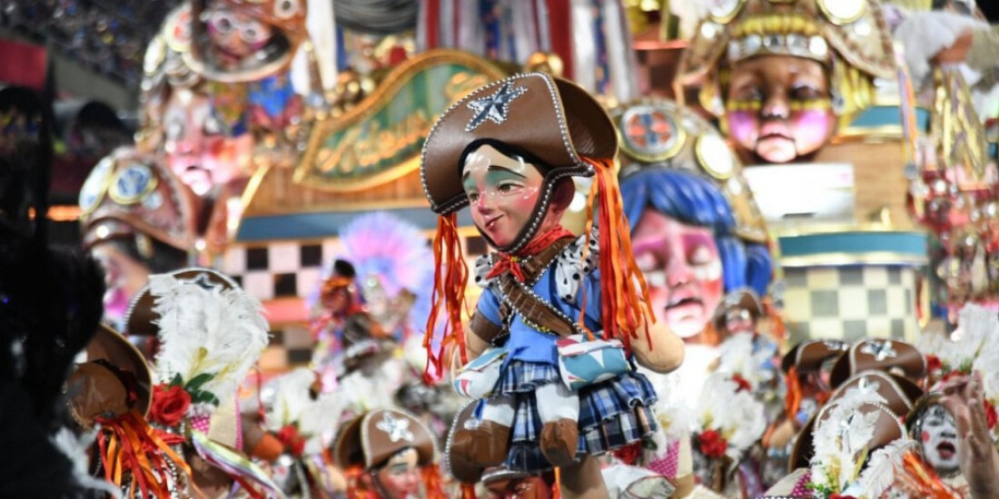 Escolas campeãs celebram resultado na Marquês de Sapucaí 