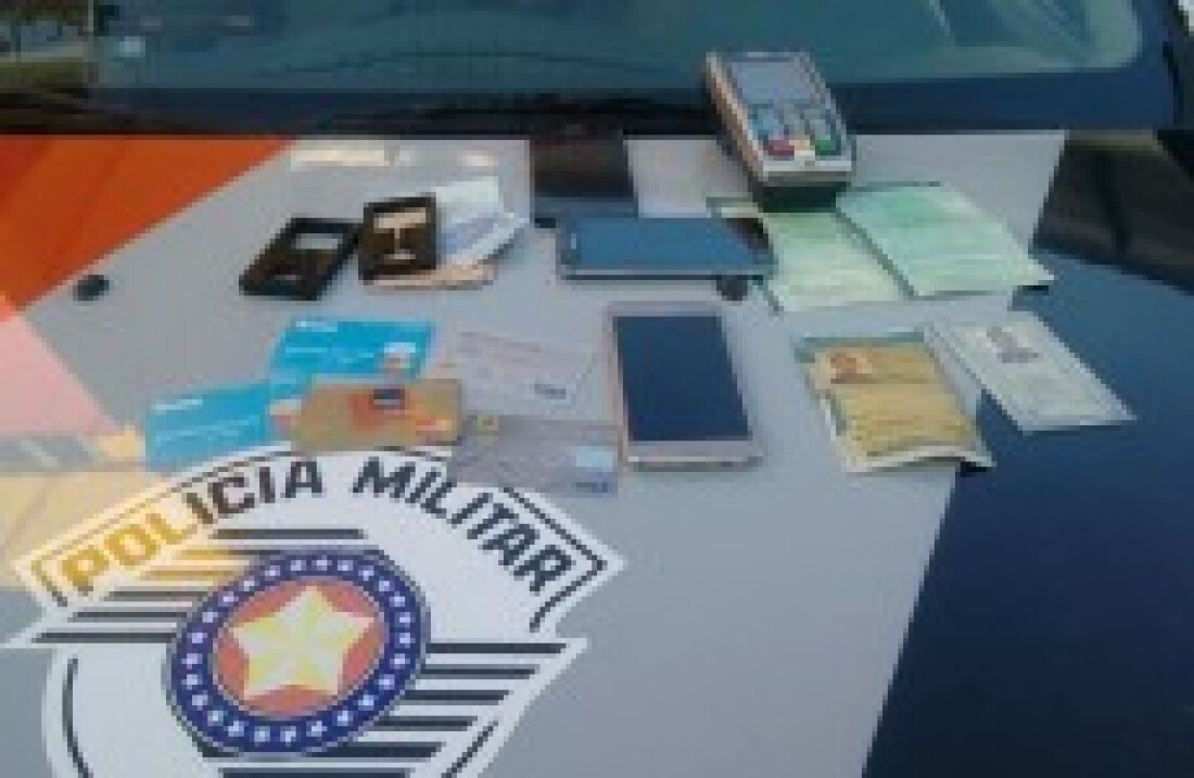 Dupla é detida acusada de instalar dispositivos em máquinas de banco: