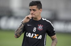 Fagner faz teste para saber se joga amanhã