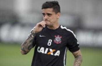Fagner faz teste para saber se joga amanhã