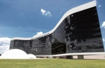 TSE suspende julgamento sobre abuso do poder religioso