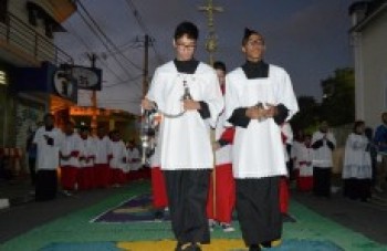 Celebração de Corpus Christi tem missa, procissão e tapetes