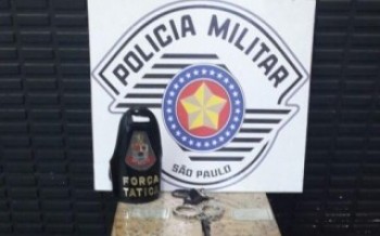 Polícia apreende porções de maconha