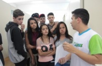 Renato Ramos recebe estudantes