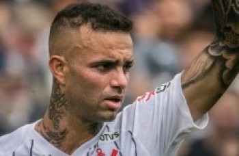 Meia Luan é criticado por torcedores