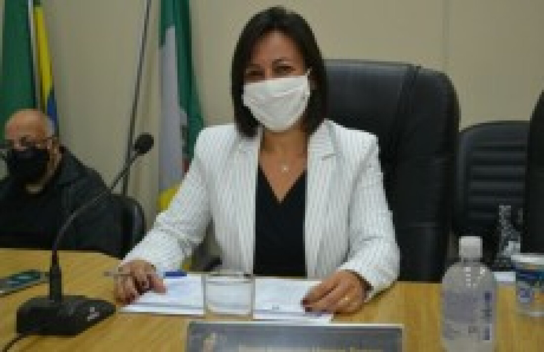 Rose quer GCM em cemitério
